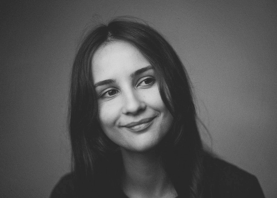Режиссер Таня Баженова: о своем первом фильме и суровых реалиях современного кинематографа Краснодарский режиссер Таня Баженова позволила нам заглянуть за кулисы не только съемочного процесса, но и весьма непростой действительности современного кино.